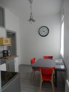 Appartements Appartement T2 ou T1 cote cour/jardin avec garage : photos des chambres