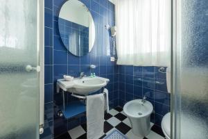 Doppelzimmer mit Balkon und Meerblick
