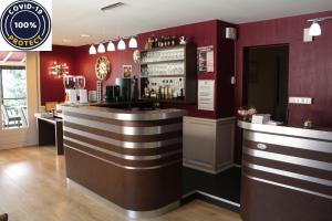 Hotels Contact Hotel du Relais Thouars : photos des chambres