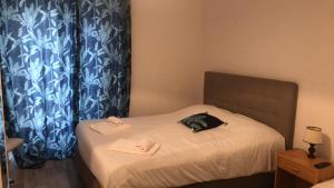 Hotels Hotel Notre Dame : Chambre Triple avec Salle de Bains Privative