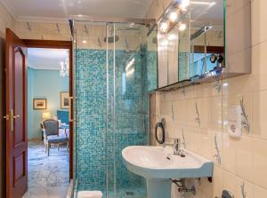 Alfalfa Deluxe Suite by Valcambre