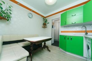 Nice two- bedroom apartment in five minutes from metro Minskaya