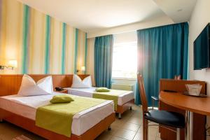 Sunrise Twin room in Hotel Apollo