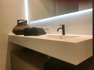 VILLA FER-GUY " Beeldige Suite met parking, nabij strand en casino"