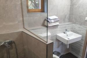 Secluded cottage in an orchard, island Pasman