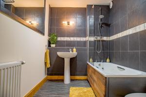 Caledonian 2 bedroom free parking