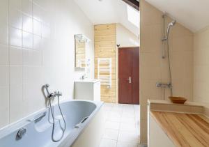 Maisons d'hotes La Ferme de Couty : Chambre Double avec Salle de Bains Privative