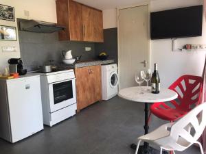 Sweet n’ Boujee Studio Apartment with Varenda