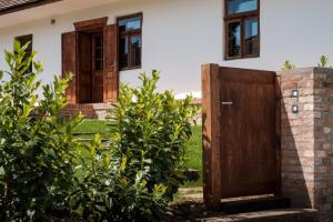 Almalomb Apartman