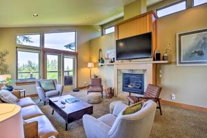 Luxe Coastal Haven with Bay Views and Hot Tub