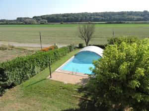 Maisons de vacances Loue haut de villa au calme piscine jardin arbore : photos des chambres