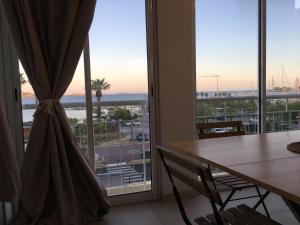 Bandol, vue panoramique sur la mer, la plage, le port