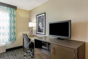 Queen Room with Two Queen Beds room in La Quinta by Wyndham Hopkinsville