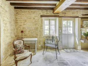 Maisons de vacances Authentic Burgundian Farmhouse in Talon with Fireplace : photos des chambres