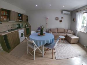 Into The BLUE, 4 guests, 5 min away from the BEACH