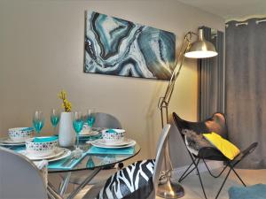 Contemporary Boutique 4 Sleeper Eton High Street - Pass the Keys