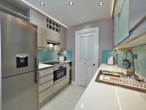 Contemporary Boutique 4 Sleeper Eton High Street - Pass the Keys