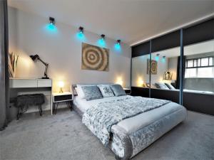 Contemporary Boutique 4 Sleeper Eton High Street - Pass the Keys