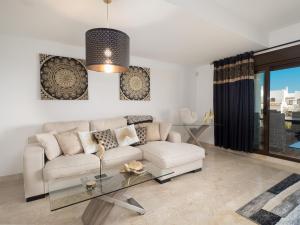 2305 - Luxury villa with sea view and pools