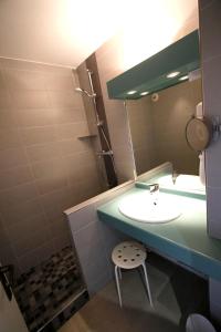 Hotels Les Portes de la Vallee : Chambre Quadruple