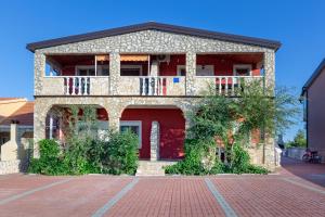 SeaSide Apartments Vir