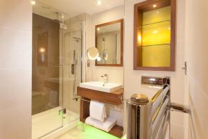 1 Double Bed Suite room in Hotel Indigo Edinburgh an IHG Hotel