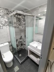 Budget Studio - Semi Basement room in Venus De Milo