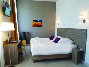 Hotels HOTEL LE CHAPON FIN : photos des chambres