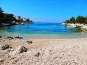 SEA YA - two apartments house with heated pool - 150m from beach