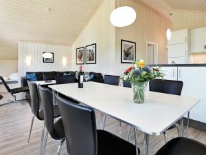 8 person holiday home with roofed terrace