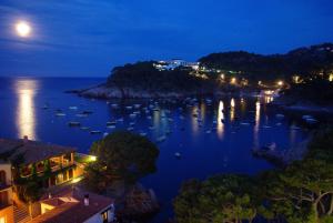 Playa de Fornells s/n, 17255 Begur, Province of Girona, Spain.