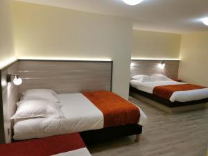 Hotels Hotel Au Parc des Cigognes : Chambre Quadruple