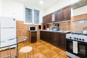 Sweet Home 8 VIP at Freedom Square