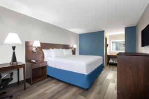 Standard King Room - Non-Smoking  room in Days Inn by Wyndham Orlando Conv. Center/International Dr