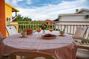 APARTMENT TONY - 2bdr Beachfront - Jadrija