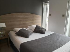 Hotels Hotel du Commerce : Chambre Double