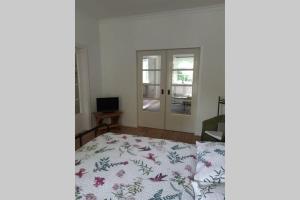 Ganze Wohnung mit Garten