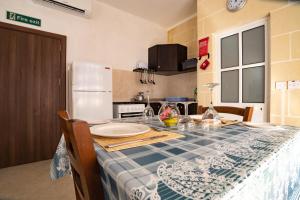 Studio Apartment with Sea View room in Sunset Seaview Apartments