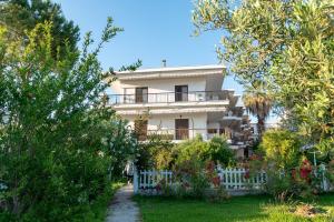 Dimi Seafront Apartment by Rentals Pro Services - Nea Moudania