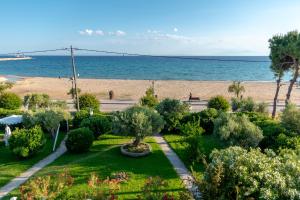 Dimi Seafront Apartment by Rentals Pro Services - Nea Moudania