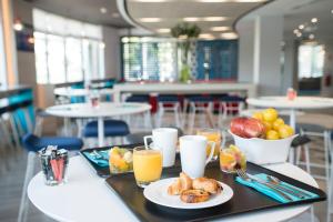 Hotels Holiday Inn Express Paris - Velizy, an IHG Hotel : photos des chambres