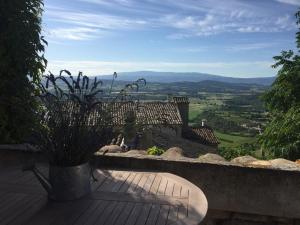 Chez Marius Gordes Vue panoramique sur luberon