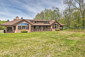 Townhouse on 18-Hole Golf Course with Pool!