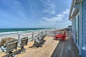 Beachfront Oasis with 2 Large Decks, BBQ and Views! - توبسيل بيتش