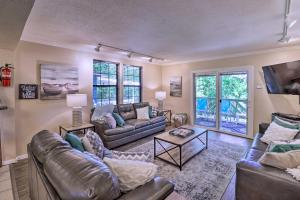 13 Mi to Hot Springs Serene Royal Home with Deck!