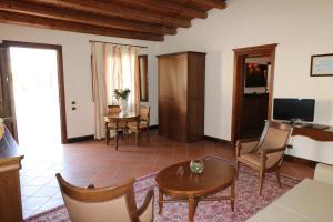 Deluxe King Suite