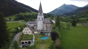 Pool, Pokale, Sauna, Billard, Kirche u. viel Natur - Oberort