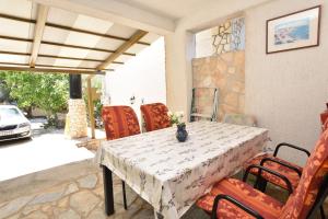 Two-Bedroom Apartment with Terrace room in Apartments Jurkic