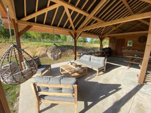 Campings Roulotte 4pers SPA Terrain multisport : photos des chambres