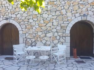 Casa di Sofiana by wood and stone